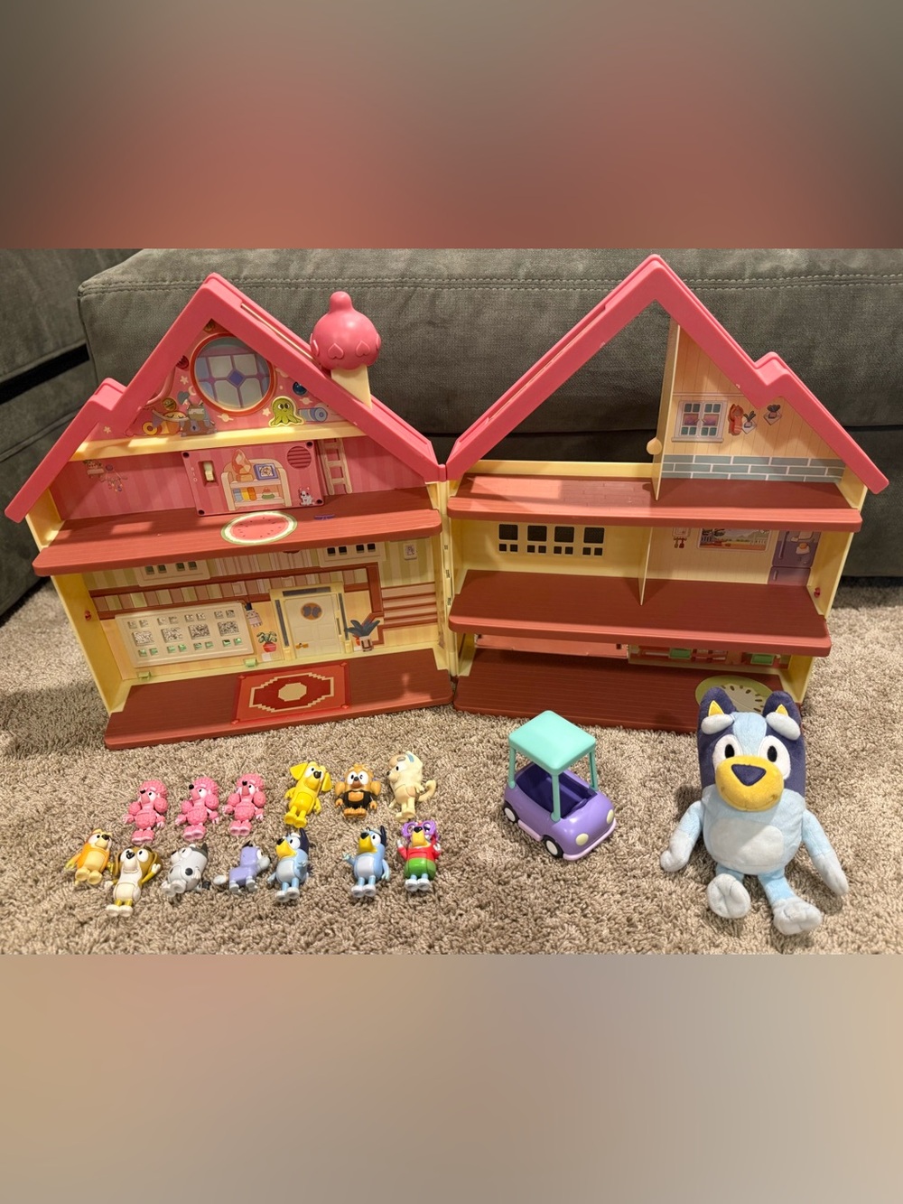 Bluey Family Home Playset w/ Figures, Car & Bluey Plush